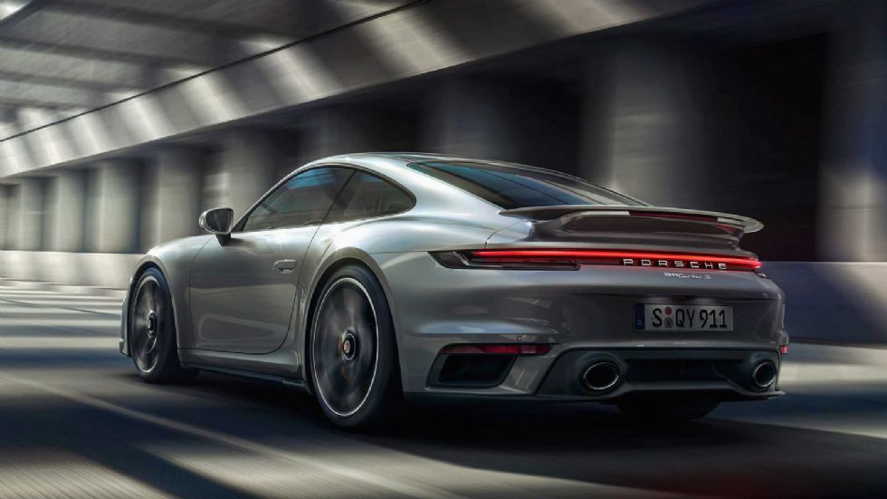 Η 911 Turbo S σε αμφότερες τις εκδόσεις θα εξοπλίζεται από μία αναβαθμισμένη έκδοση του twin-turbo 3,8 λίτρων εξακύλινδρου κινητήρα.